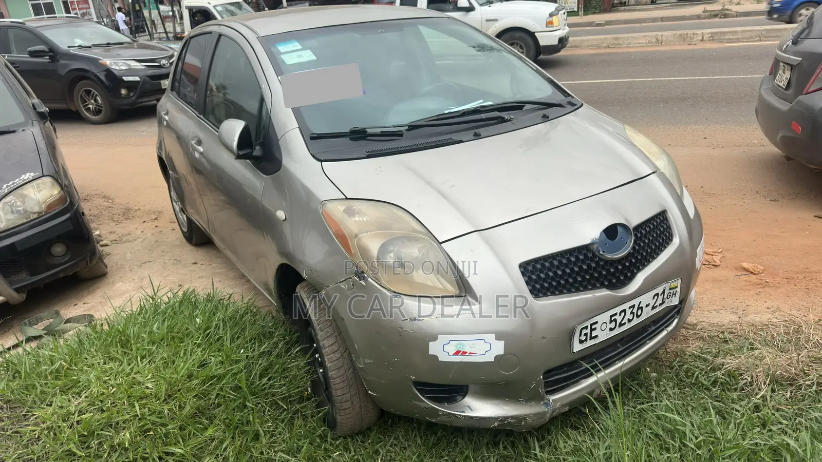 Toyota Yaris Base Hatchback 5dr 2010