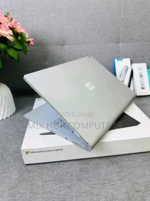 New Laptop Microsoft Surface Book 2 8GB Intel Core i5 SSD 512GB
