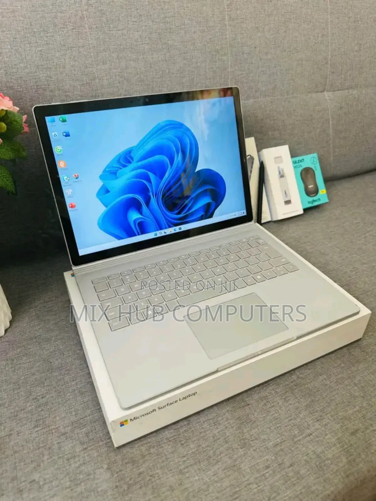 New Laptop Microsoft Surface Book 2 8GB Intel Core i5 SSD 512GB