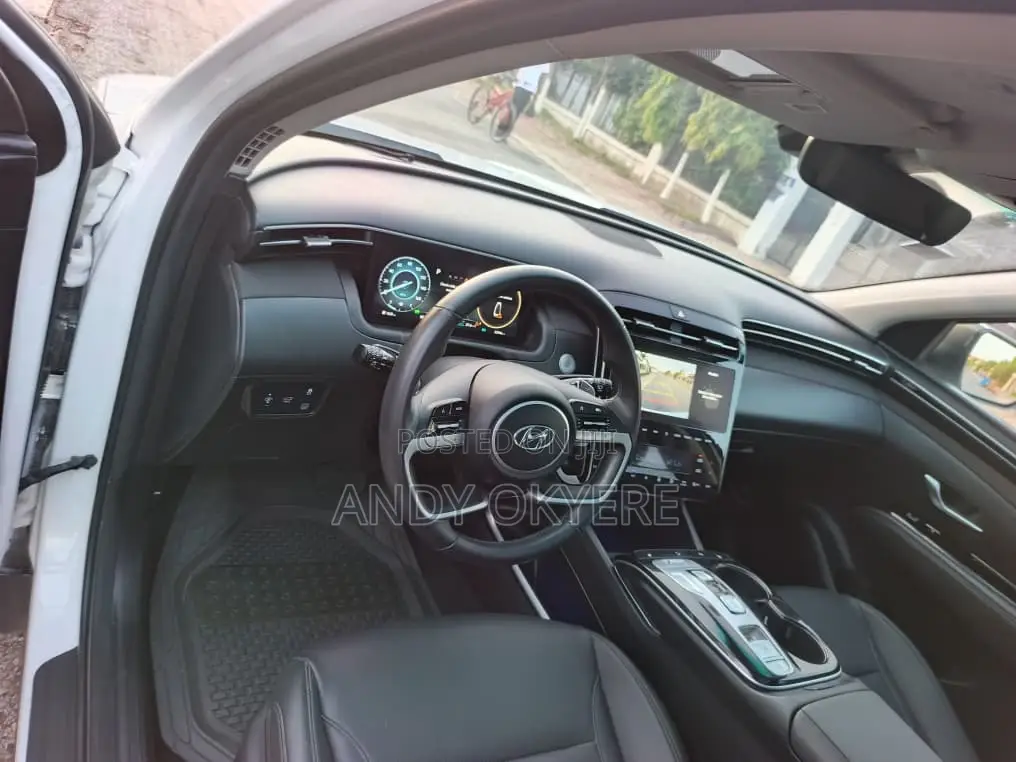 Hyundai Tucson Hybrid 2023 White