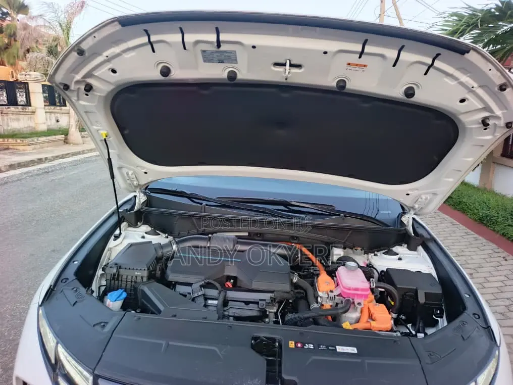 Hyundai Tucson Hybrid 2023 White