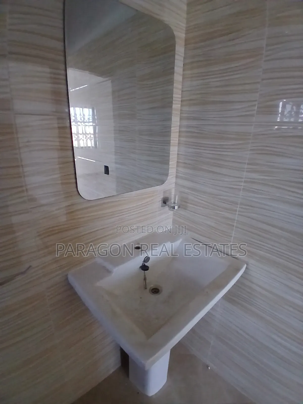 1bdrm Apartment in West Hills Mall Area for rent
