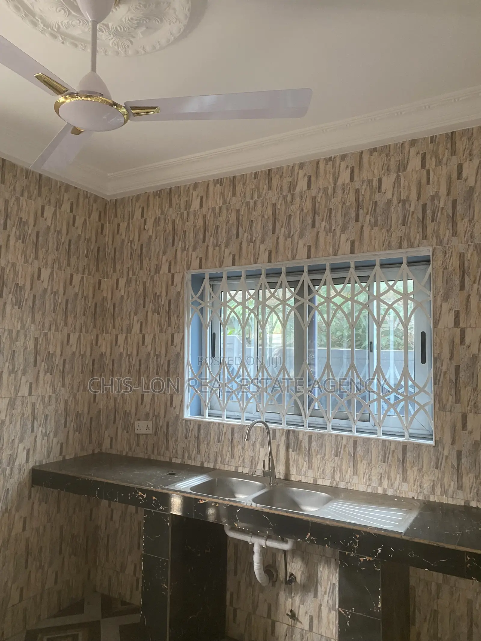3bdrm Apartment in Kasoa Nurses, Adam Nana for rent