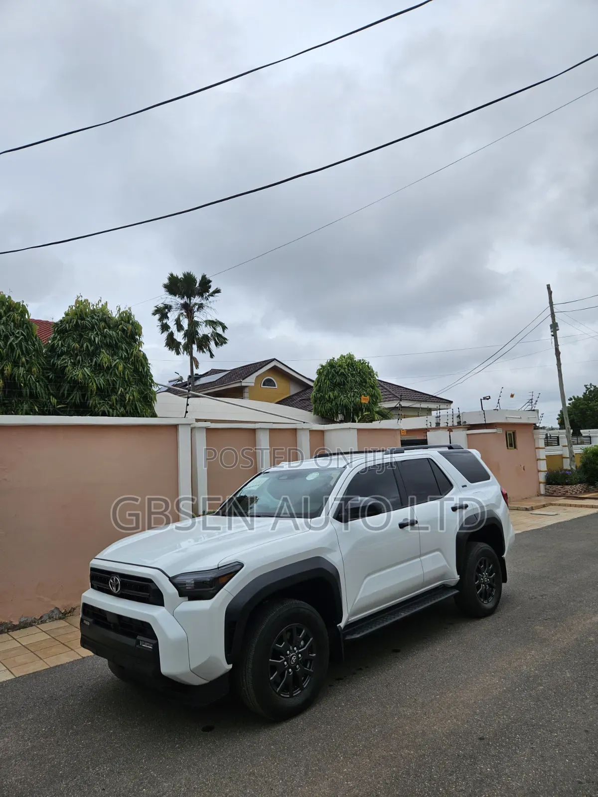 Toyota 4-Runner SR5 4WD 2025 White
