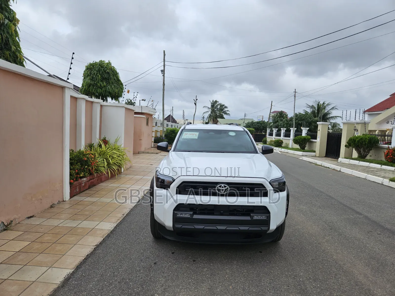 Toyota 4-Runner SR5 4WD 2025 White