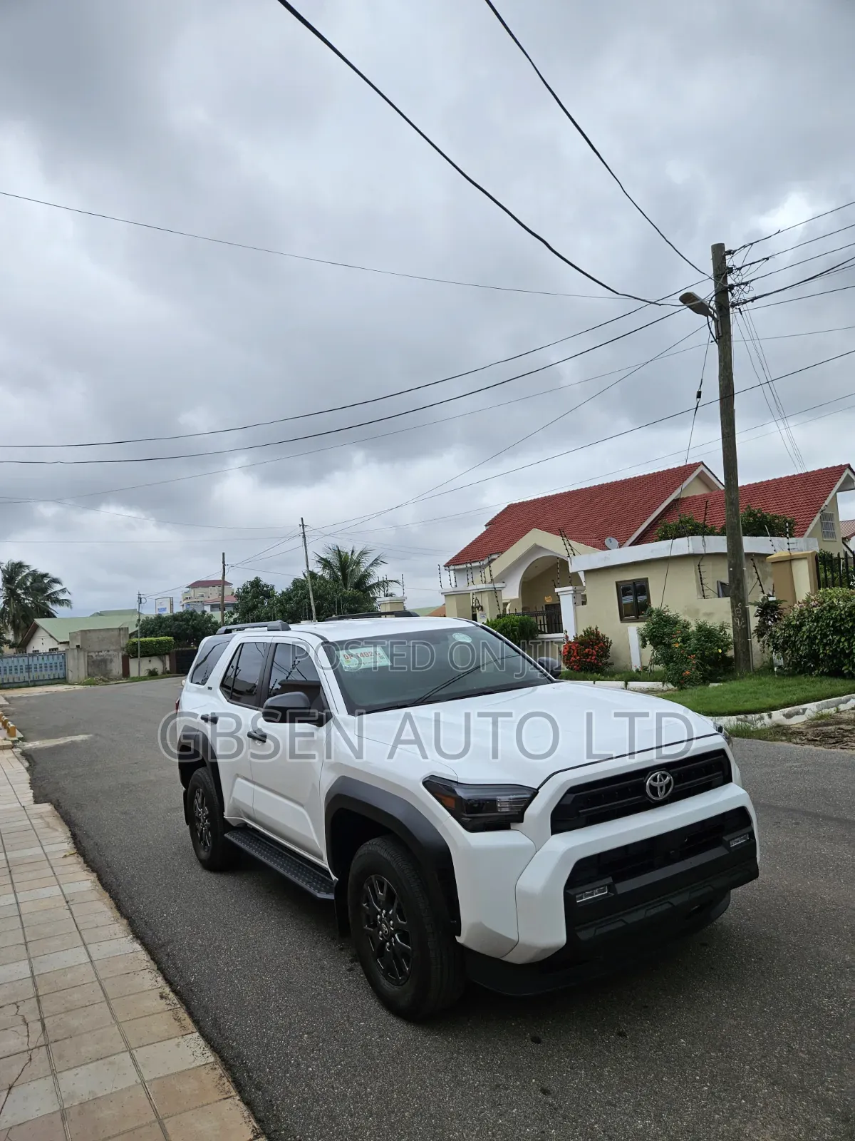 Toyota 4-Runner SR5 4WD 2025 White