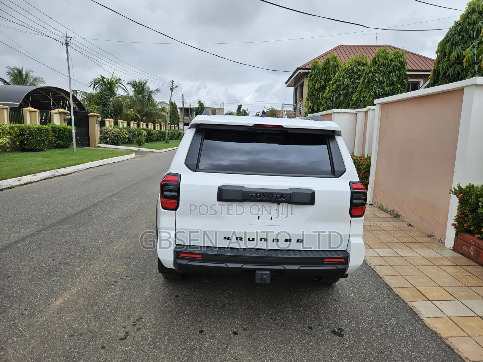 Toyota 4-Runner SR5 4WD 2025 White