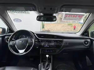 Toyota Corolla XSE 4dr Sedan (1.8L 4cyl CVT) 2017 White