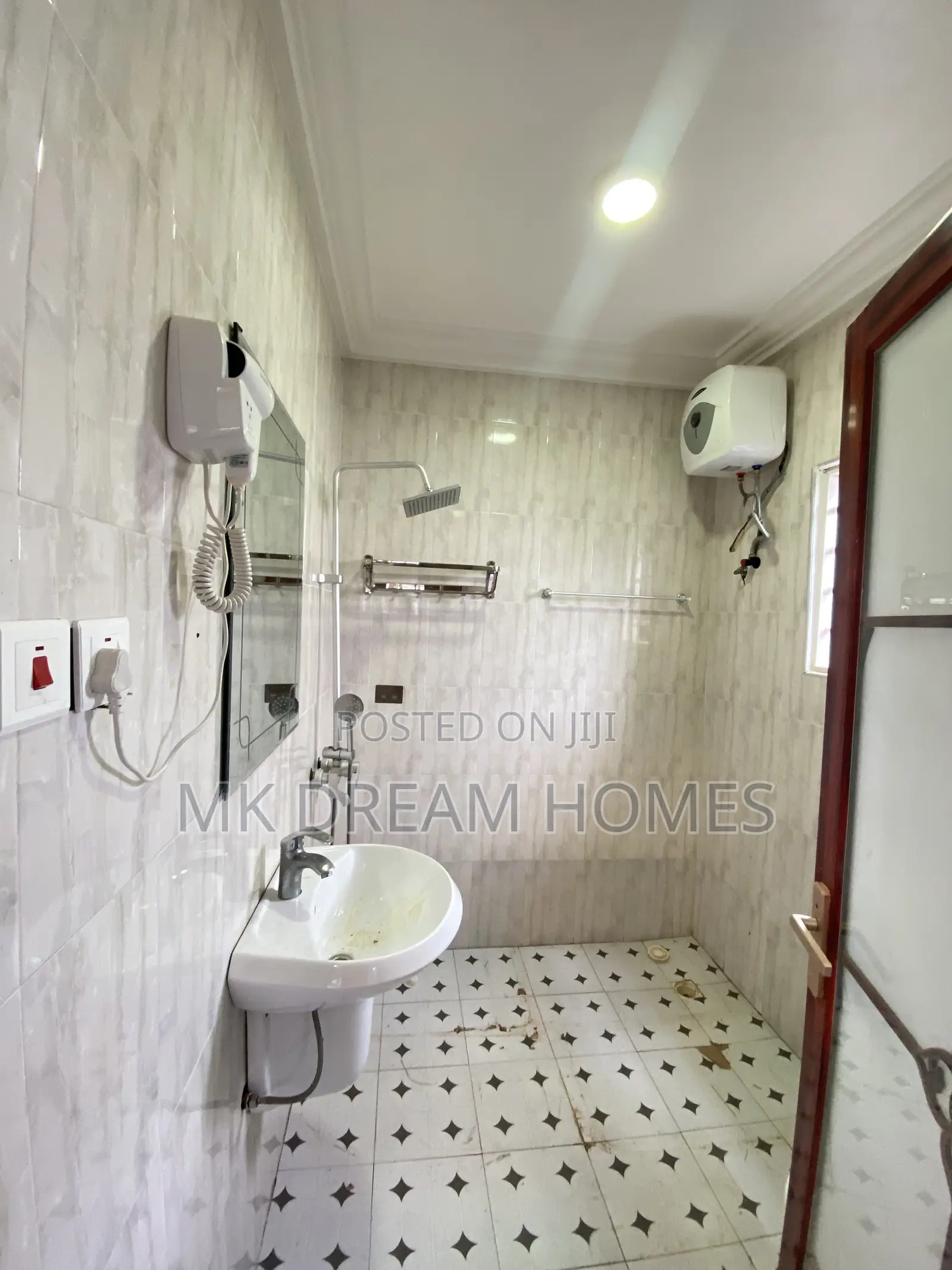 2bdrm House in Lake Side Estate for rent