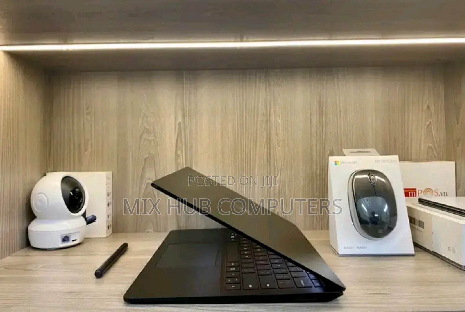 New Laptop Microsoft Surface Laptop 8GB Intel Core i5 SSD 256GB