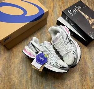 Asics Sneakers