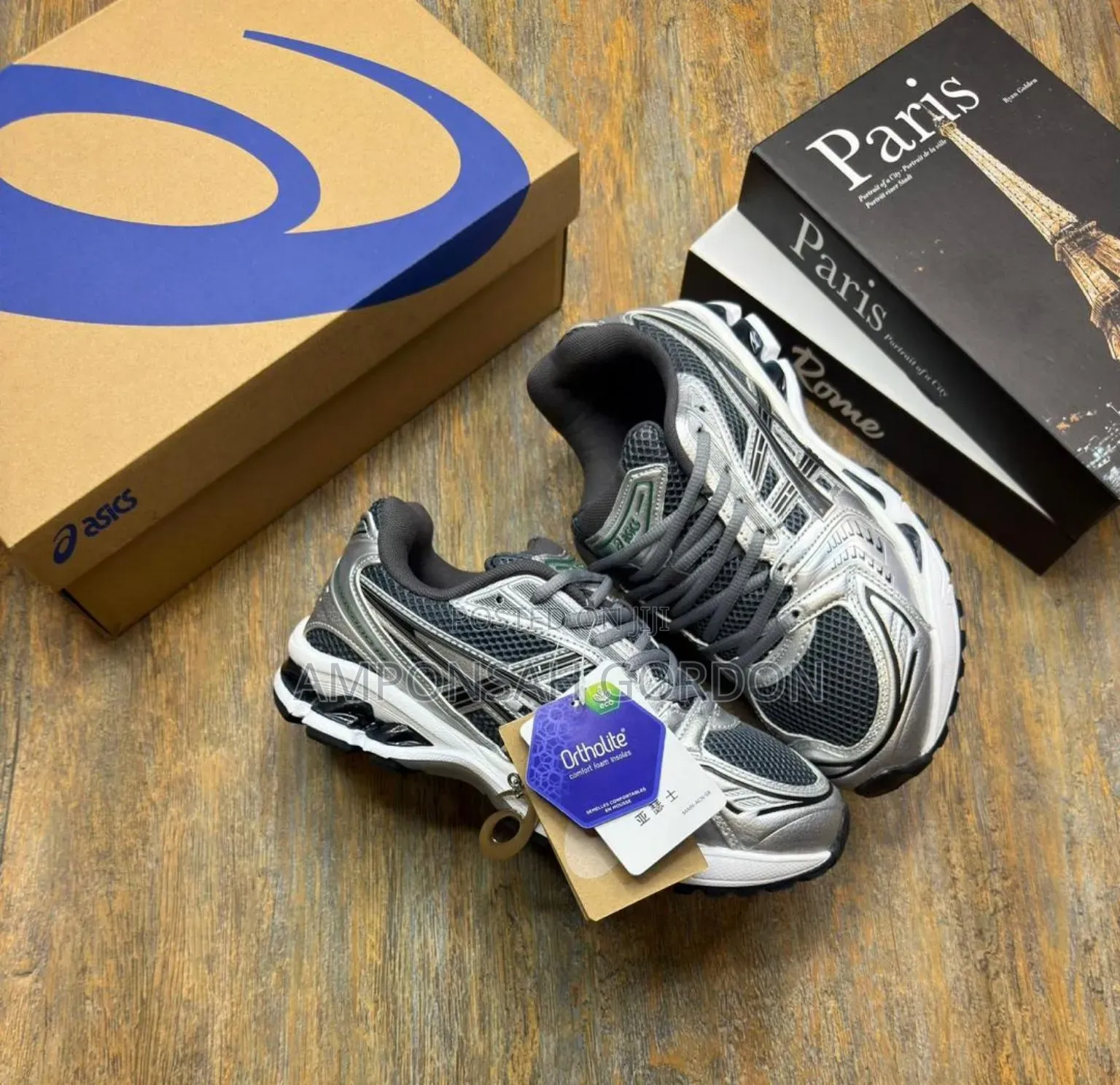 Asics Sneakers