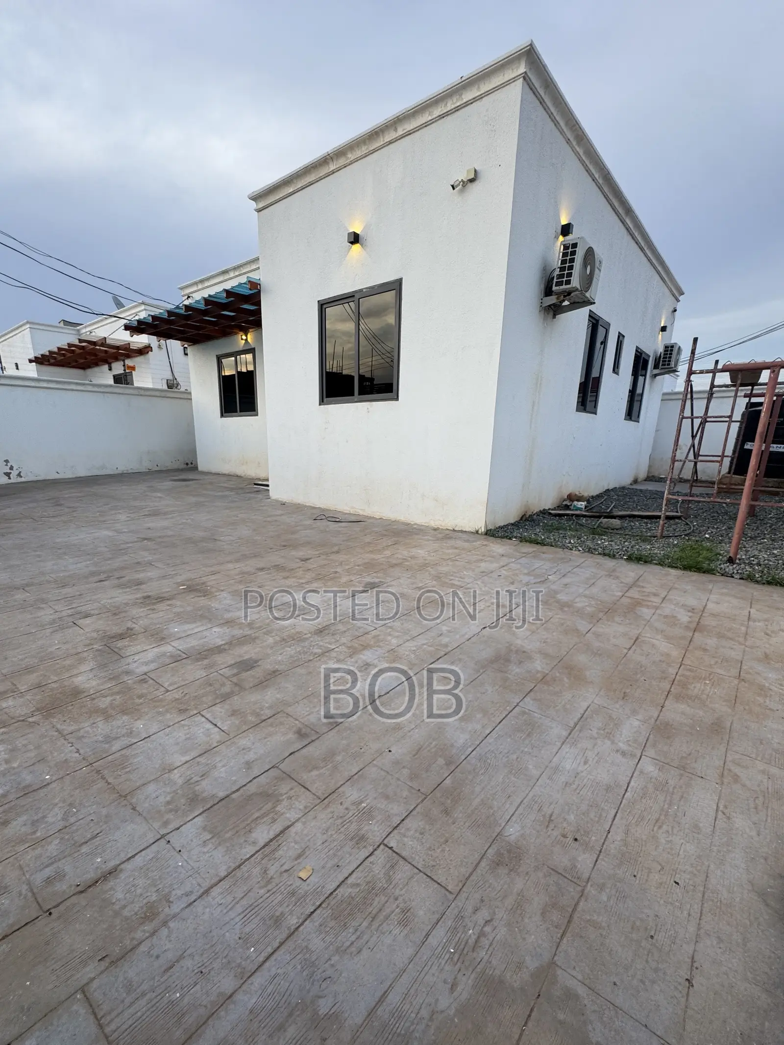 2bdrm Townhouse / Terrace in Bob, Nmai-Dzorn for rent