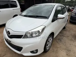Toyota Vitz 1.3 FWD 5dr 2011 Off white