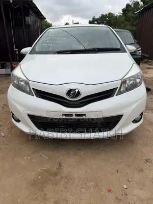 Toyota Vitz 1.3 FWD 5dr 2011 Off white