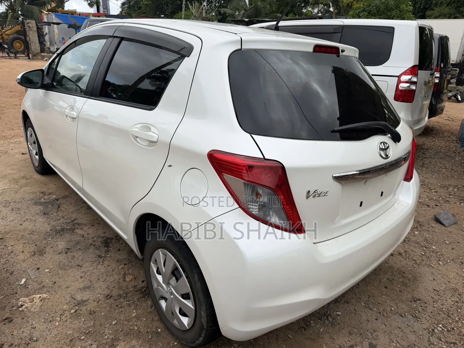 Toyota Vitz 1.3 FWD 5dr 2011 Off white