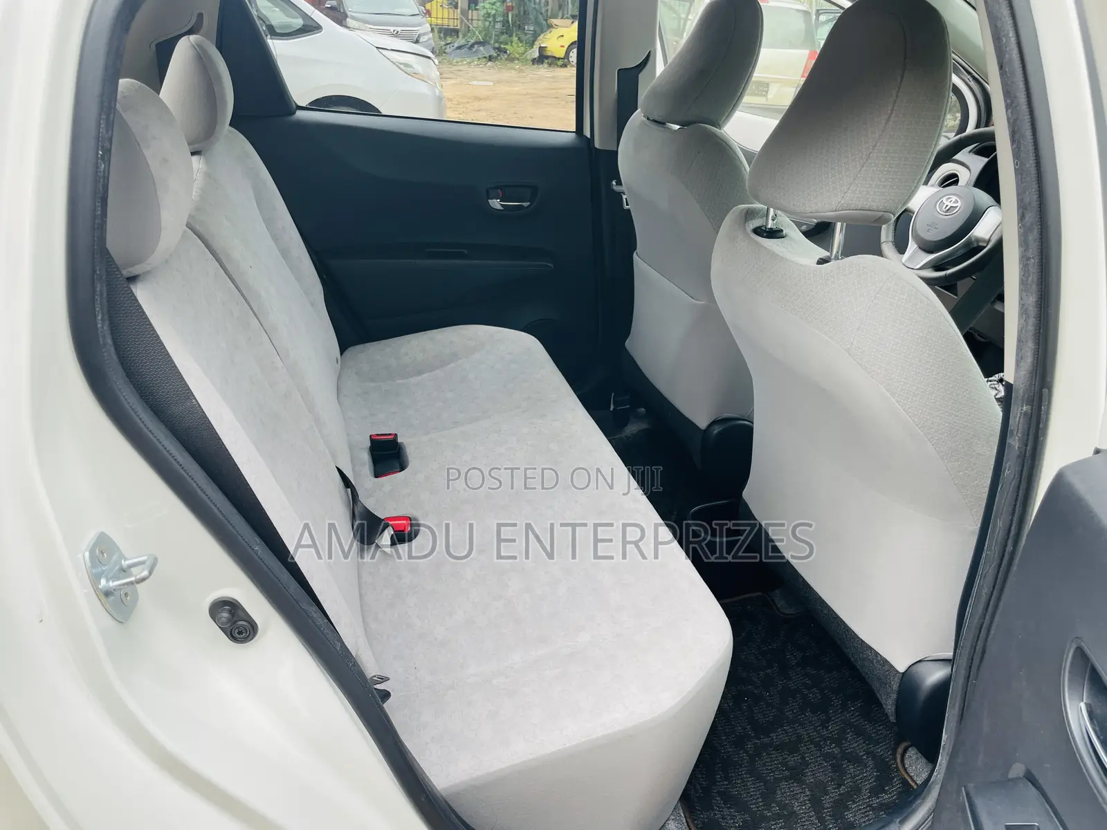 Toyota Vitz 1.3 AWD 5dr 2011 White