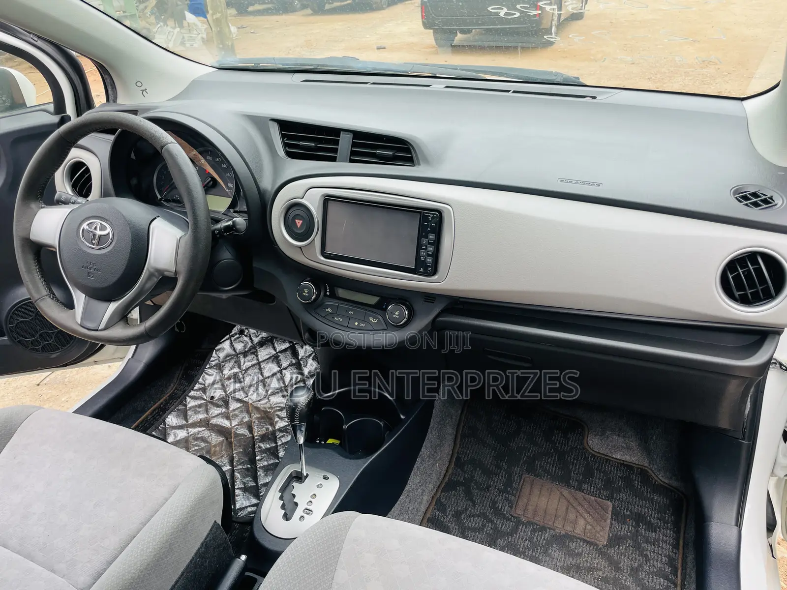 Toyota Vitz 1.3 AWD 5dr 2011 White