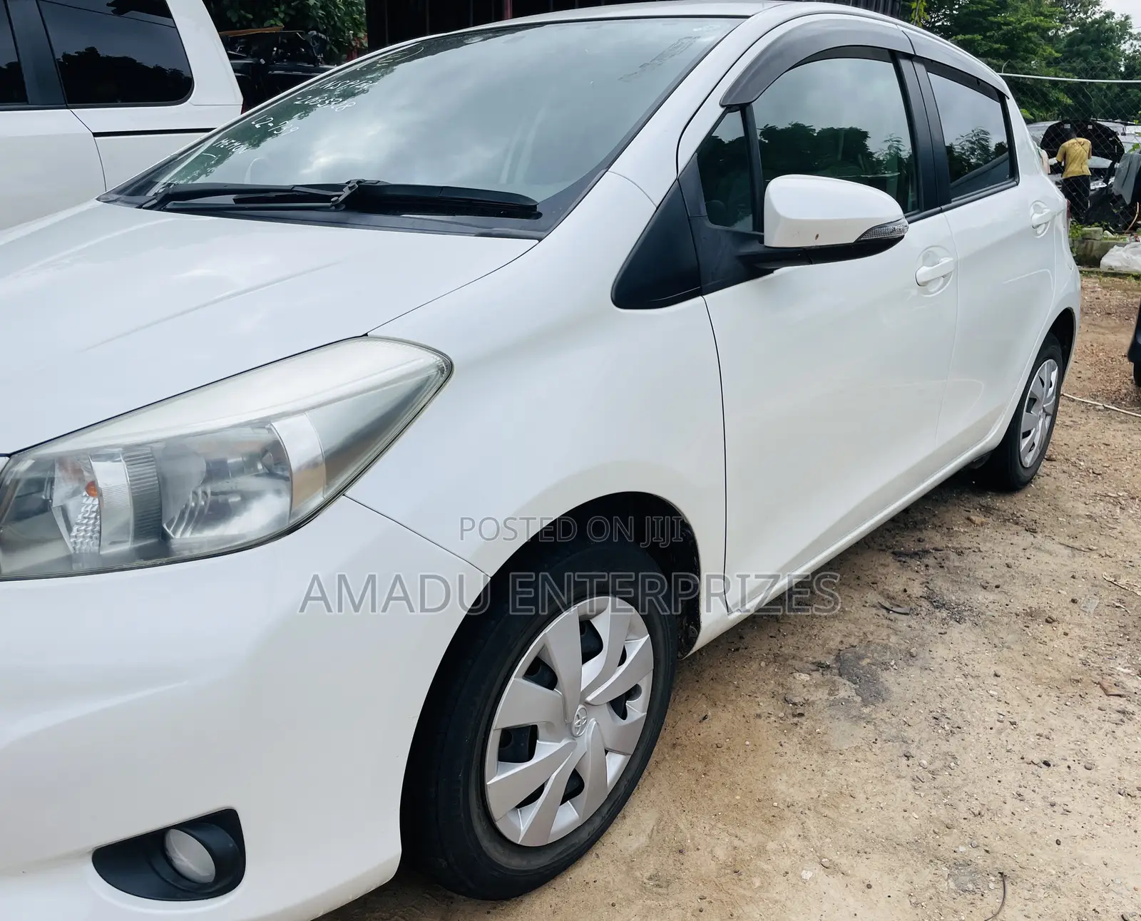 Toyota Vitz 1.3 AWD 5dr 2011 White