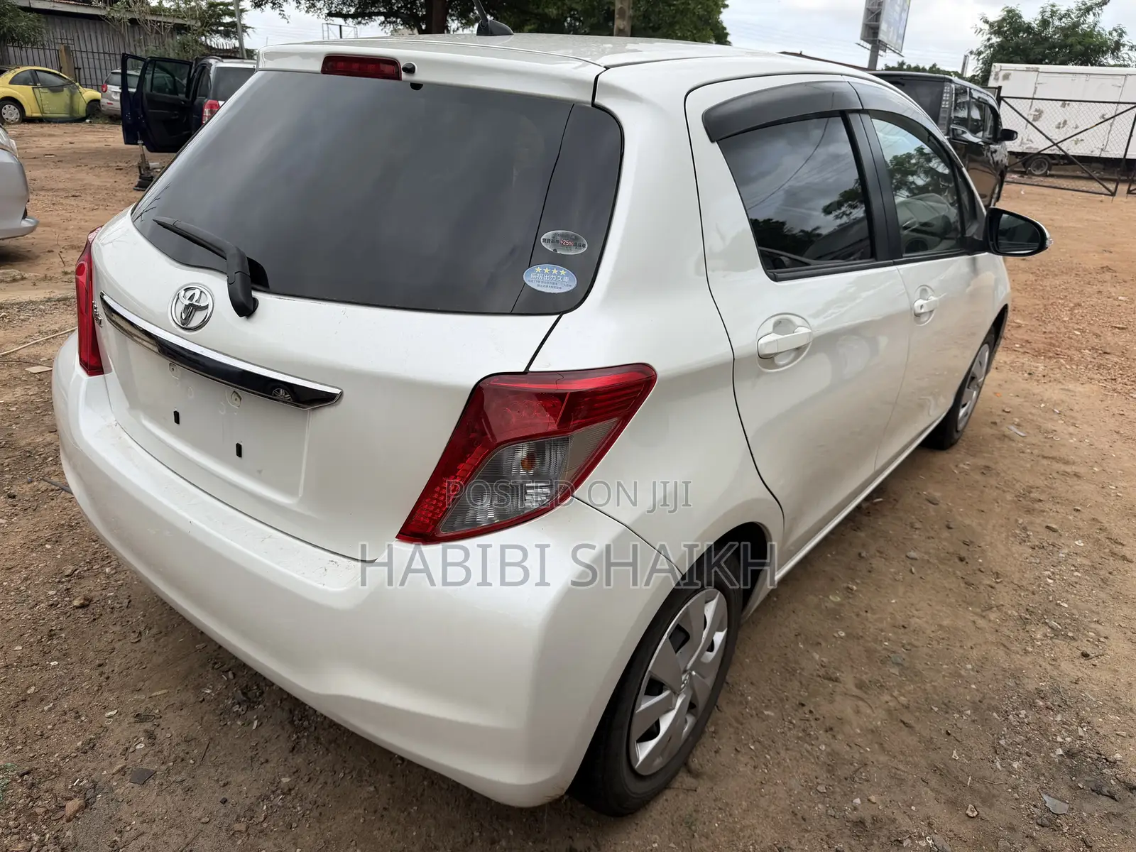 Toyota Vitz 1.3 FWD 5dr 2011 Off white