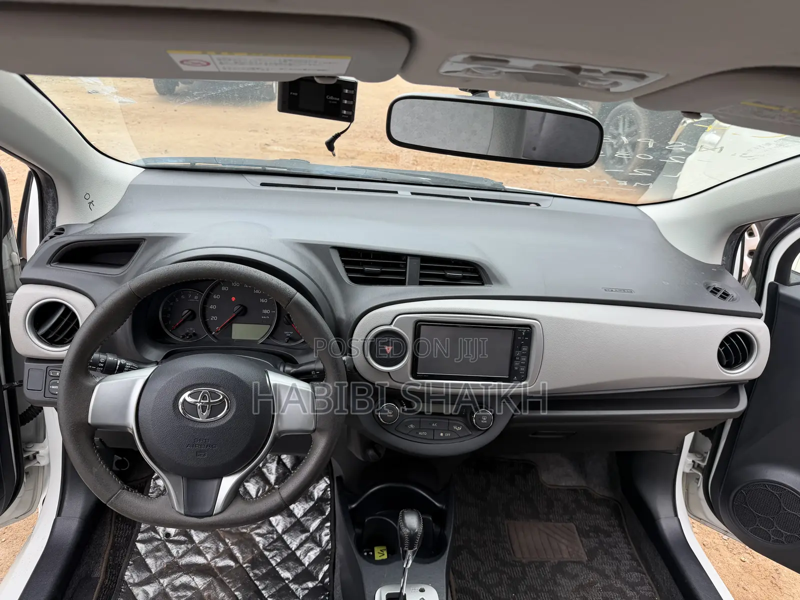 Toyota Vitz 1.3 FWD 5dr 2011 Off white