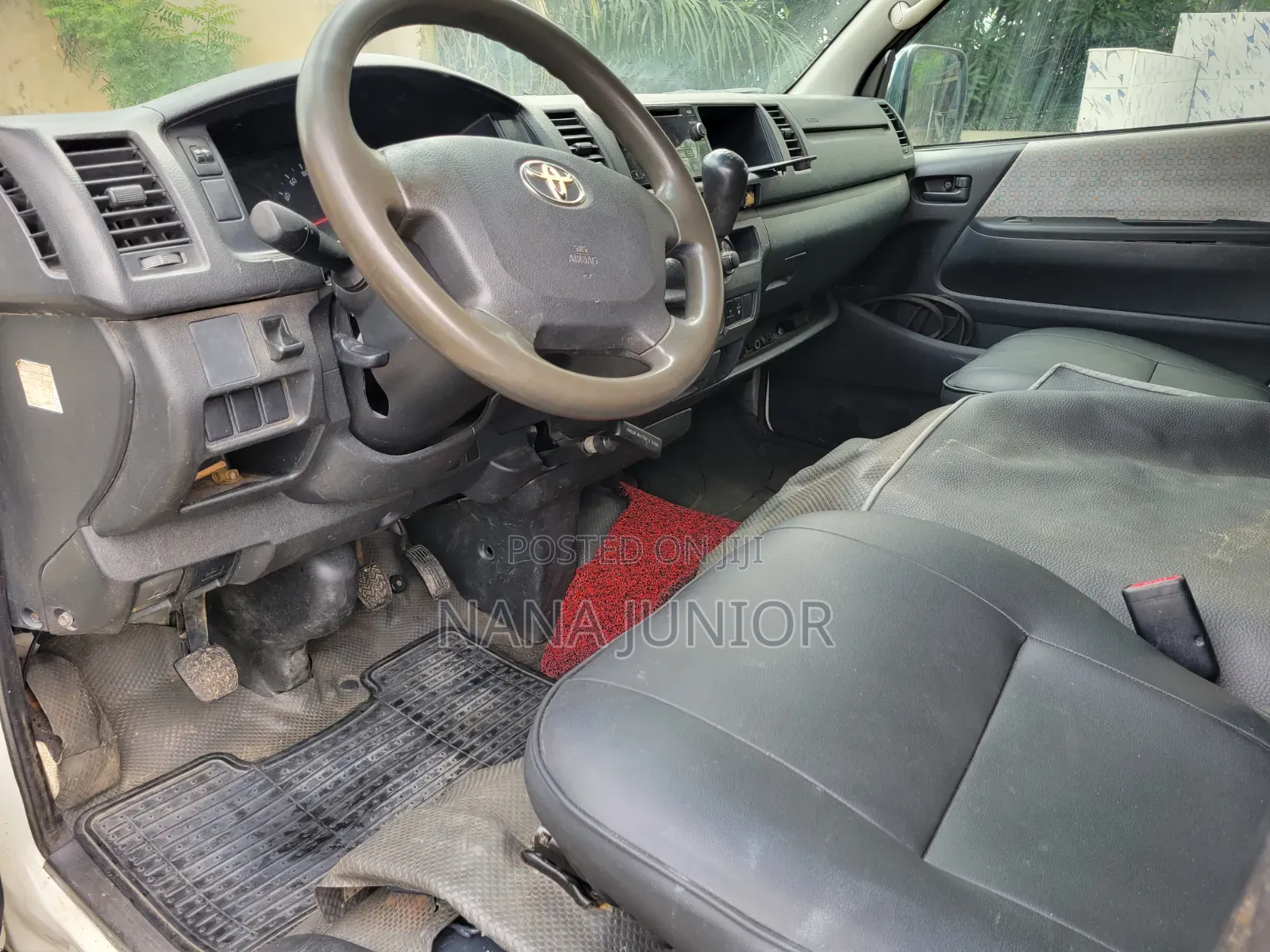 Toyota HiAce 2010 White