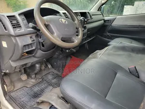 Toyota HiAce 2010 White