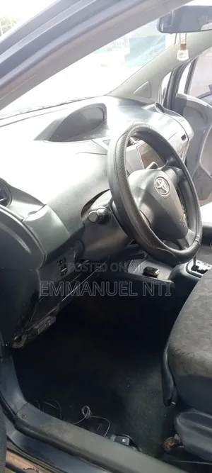 Toyota Vitz 2010 Black