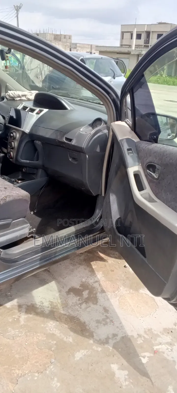 Toyota Vitz 2010 Black