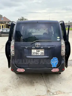 Toyota Voxy V 2WD 8-Seater 2013 Gray