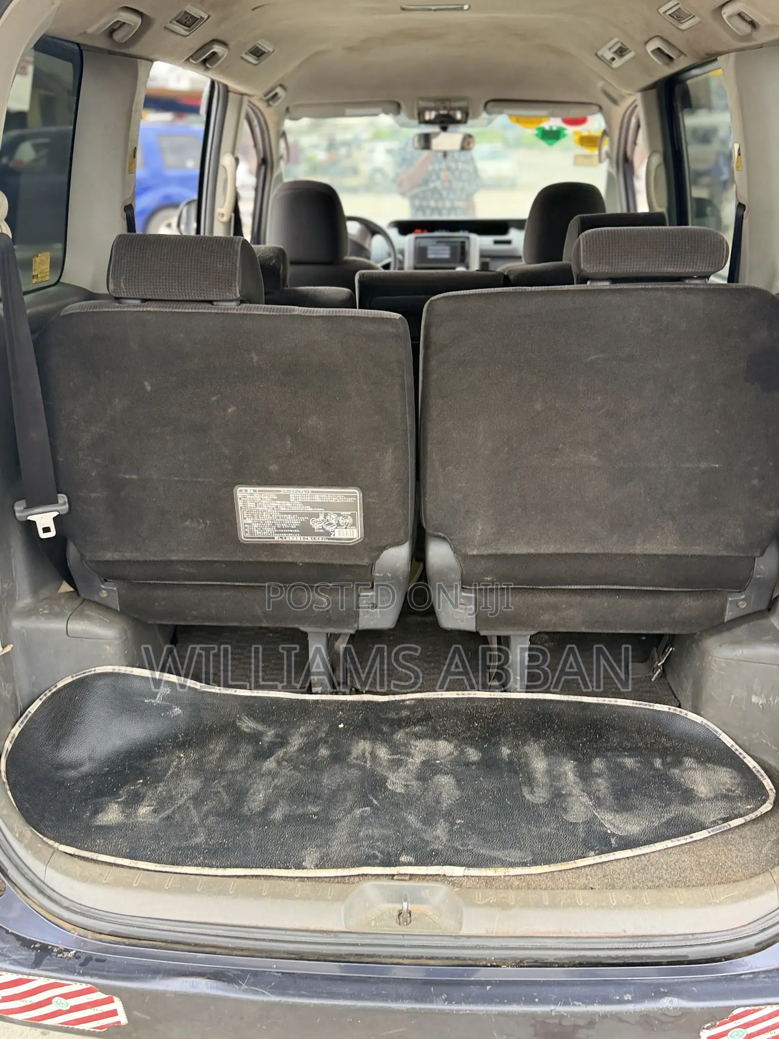 Toyota Voxy V 2WD 8-Seater 2013 Gray