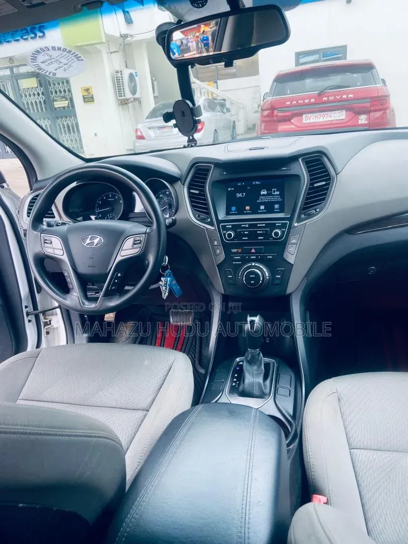 Hyundai Santa Fe Limited AWD 2017 White