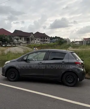 Toyota Vitz 1.3 FWD 3dr 2011 Gray