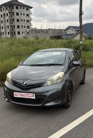 Toyota Vitz 1.3 FWD 3dr 2011 Gray