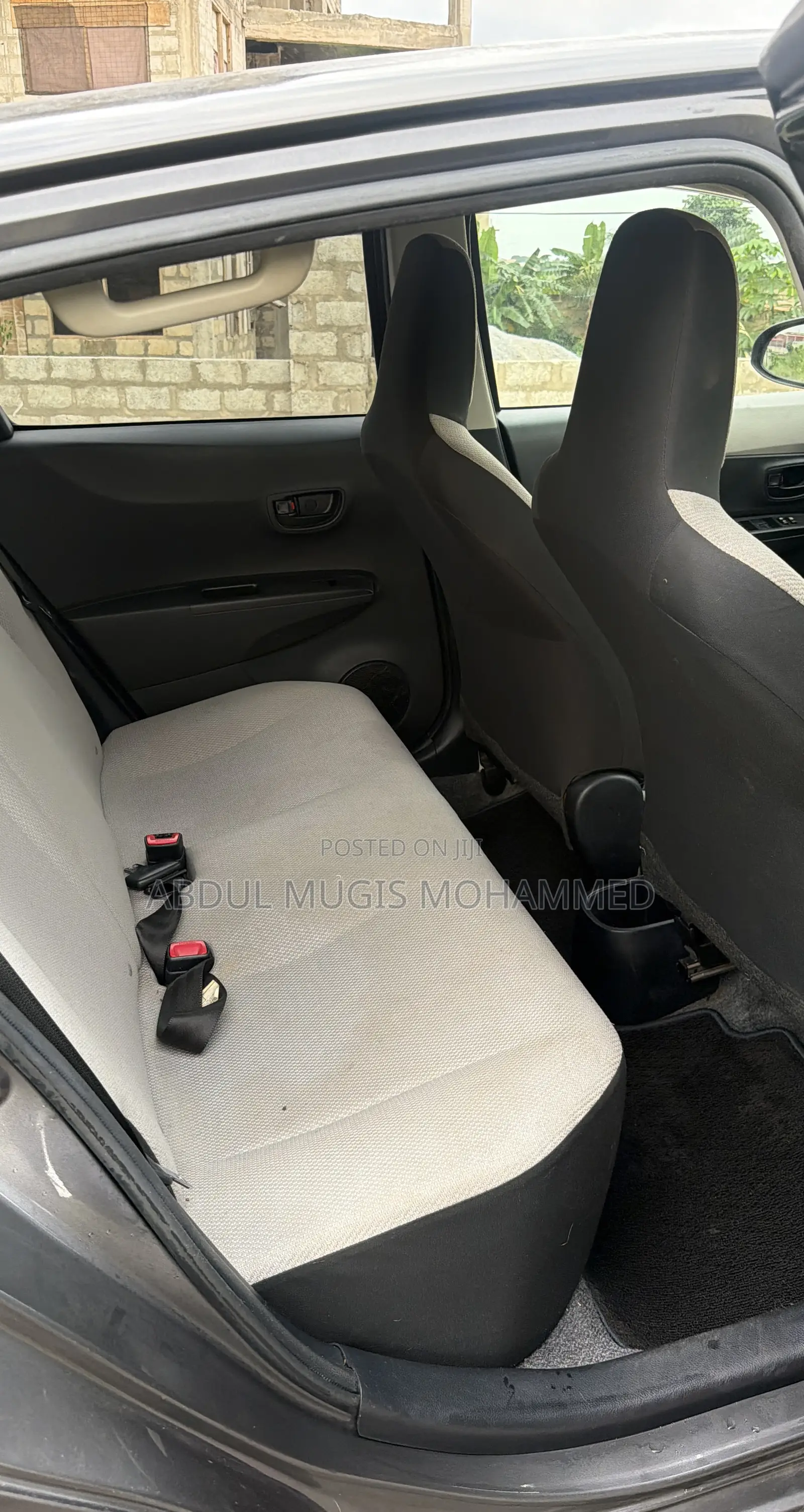 Toyota Vitz 1.3 FWD 3dr 2011 Gray