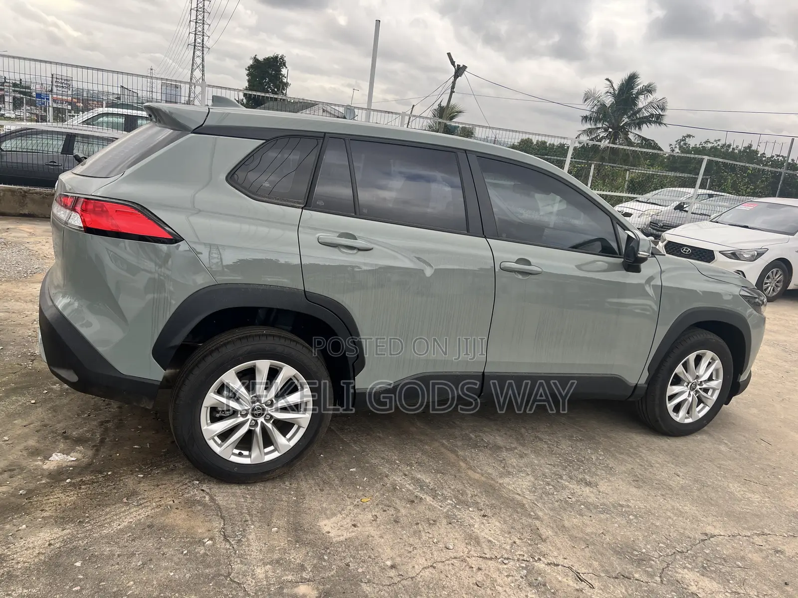 Toyota Corolla Cross LE 2WD 2024