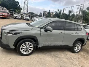 Toyota Corolla Cross LE 2WD 2024