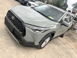 Toyota Corolla Cross LE 2WD 2024