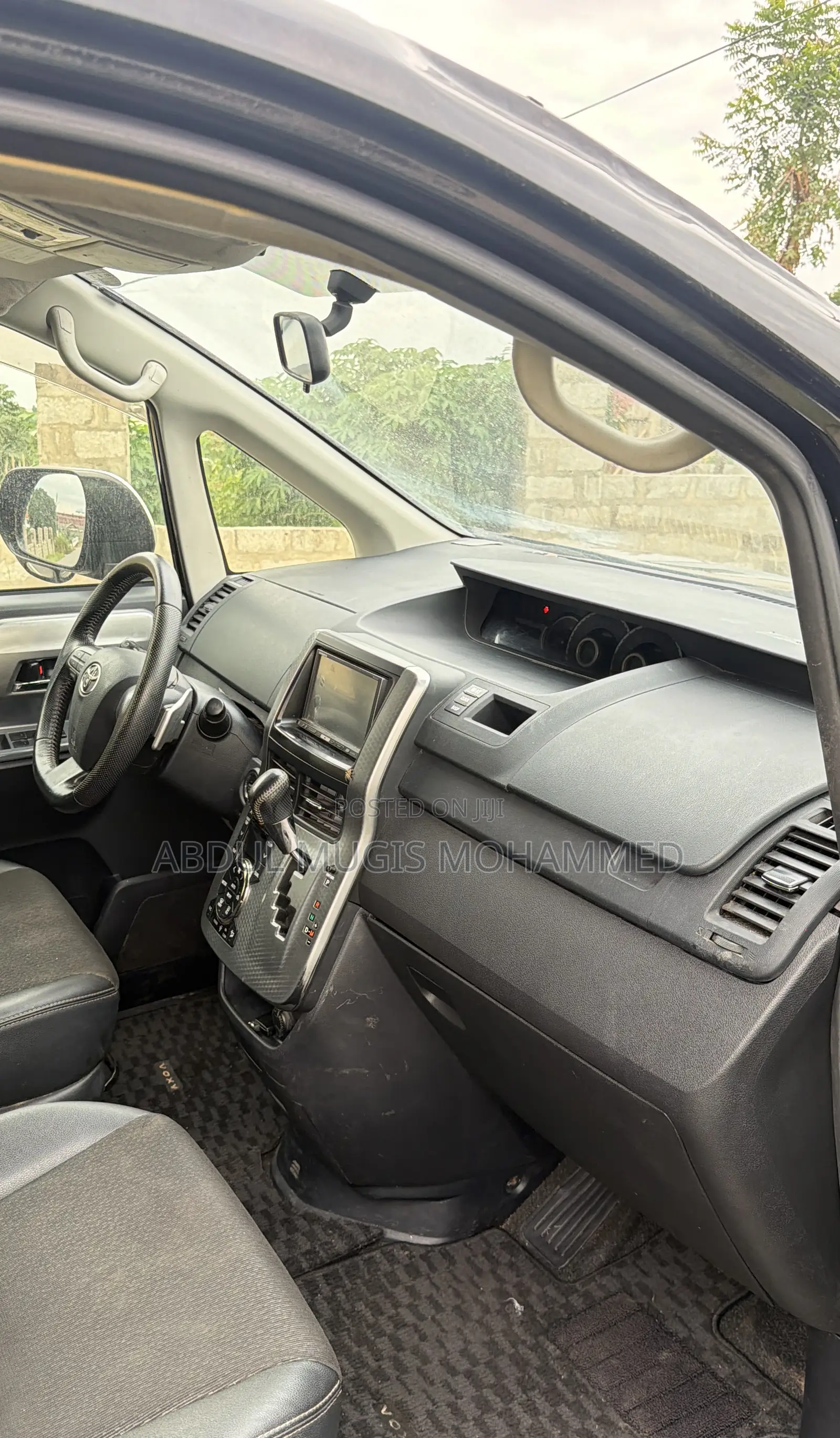 Toyota Voxy X 2WD 8-Seater 2013 Black