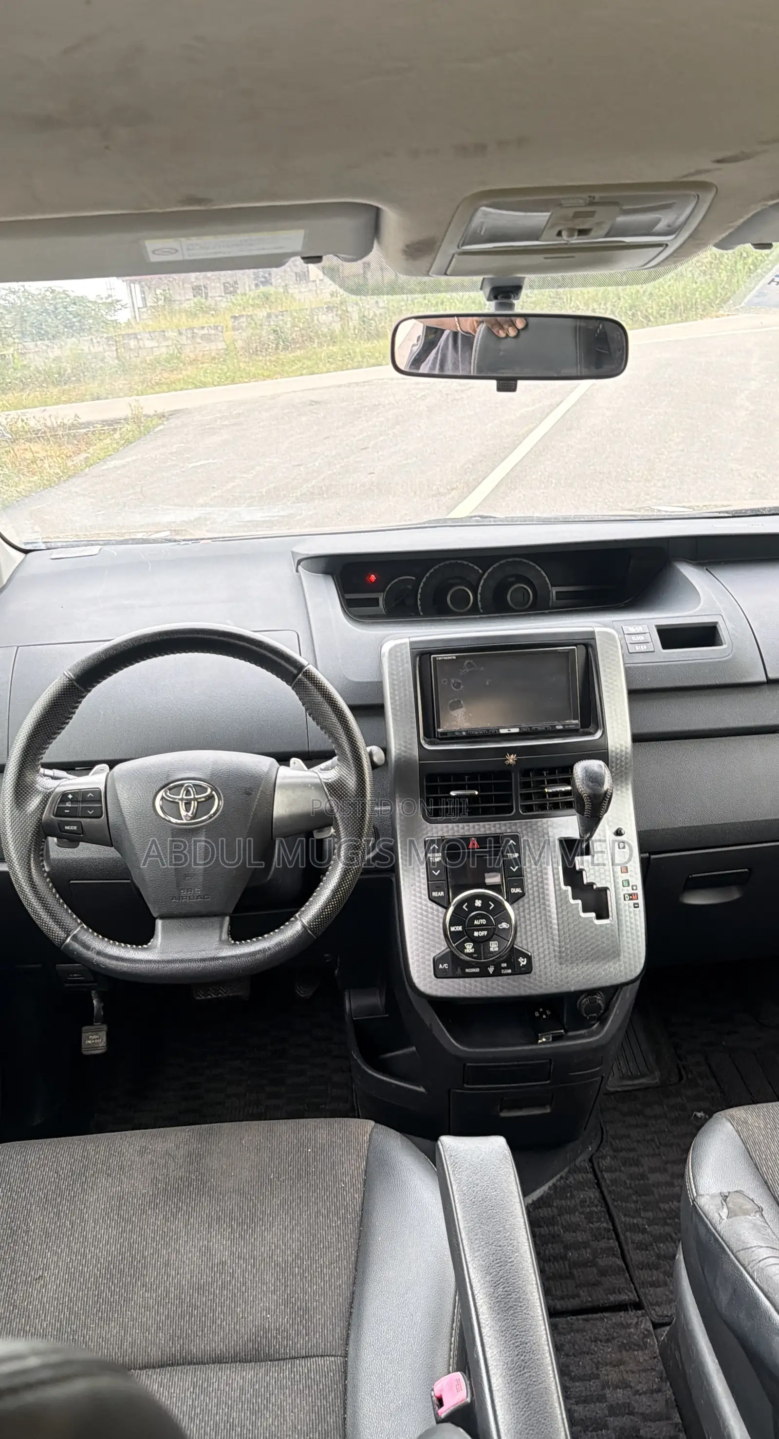 Toyota Voxy X 2WD 8-Seater 2013 Black