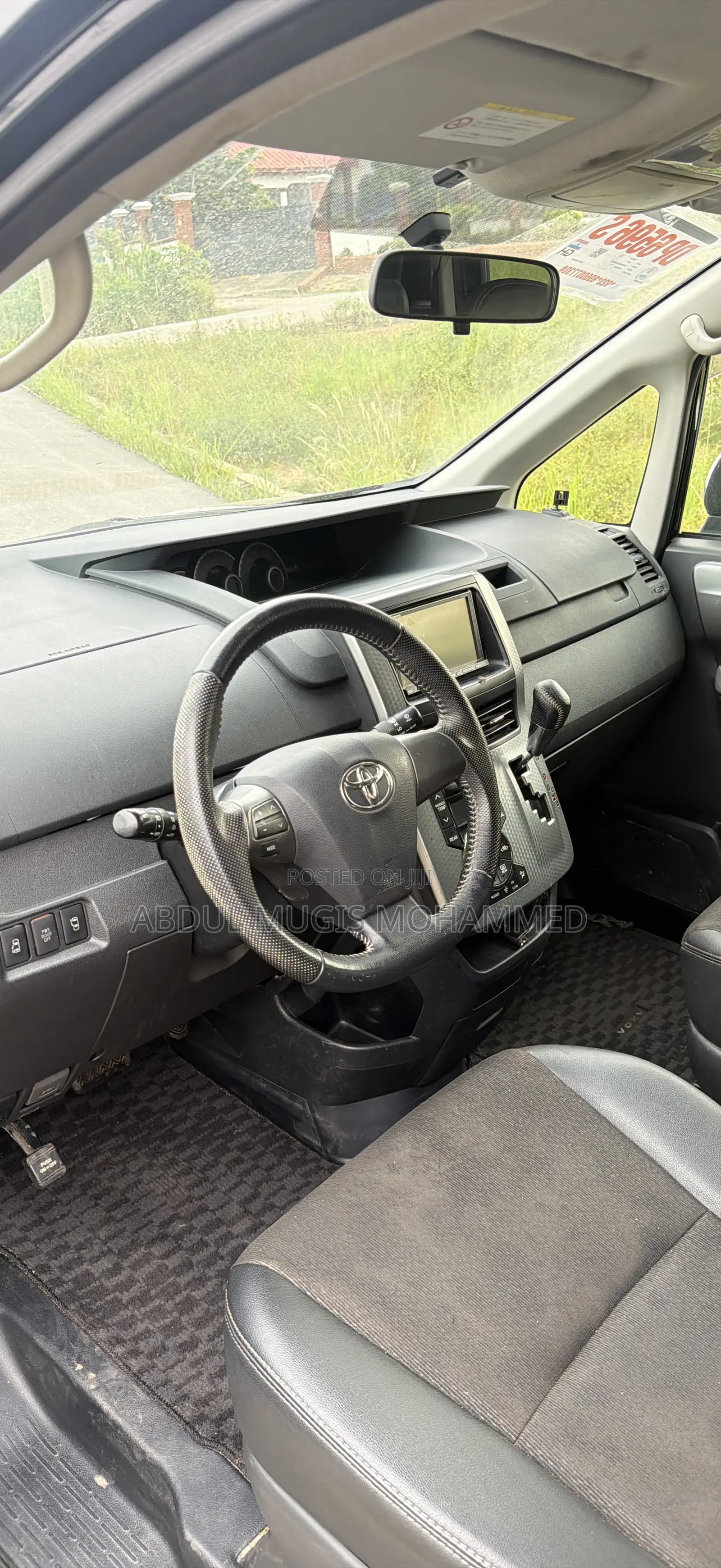Toyota Voxy X 2WD 8-Seater 2013 Black