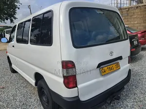 Toyota HiAce 2010 White