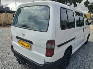 Toyota HiAce 2010 White