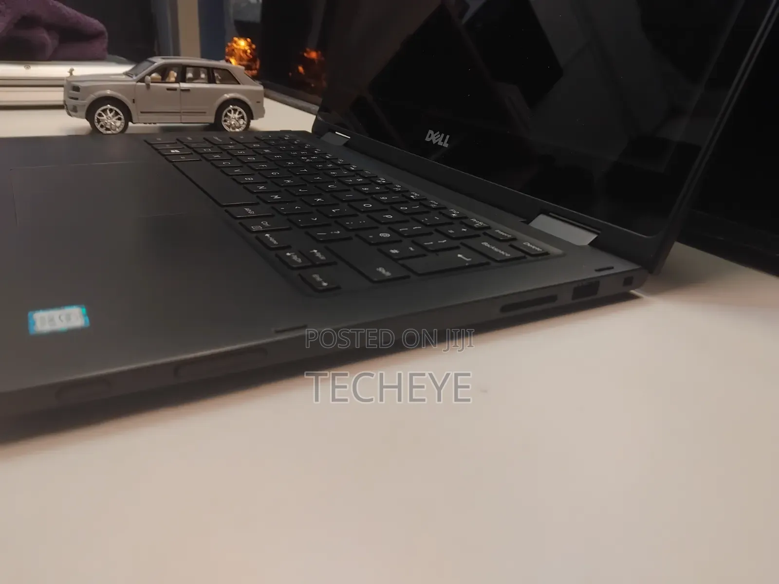 Laptop Dell Latitude 3390 2-in-1 8GB Intel Core i5 SSD 256GB