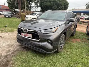 Toyota Highlander XLE AWD 2023 Gray