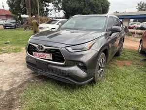 Toyota Highlander XLE AWD 2023 Gray