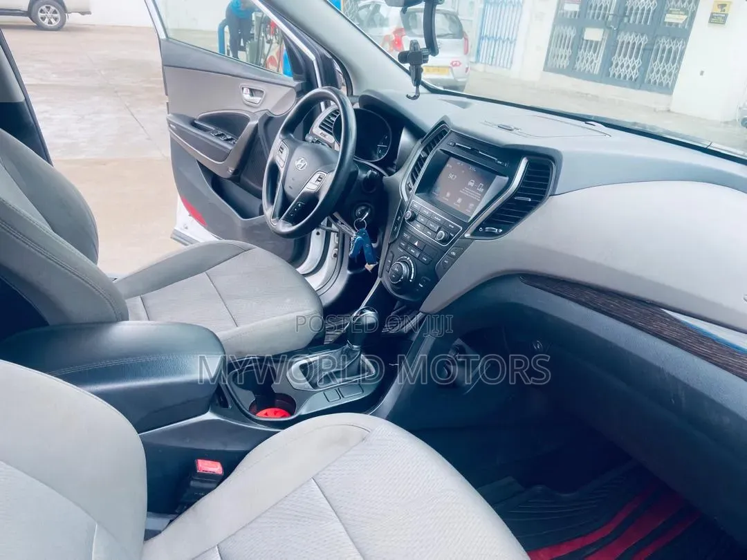 Hyundai Santa Fe 2017 White