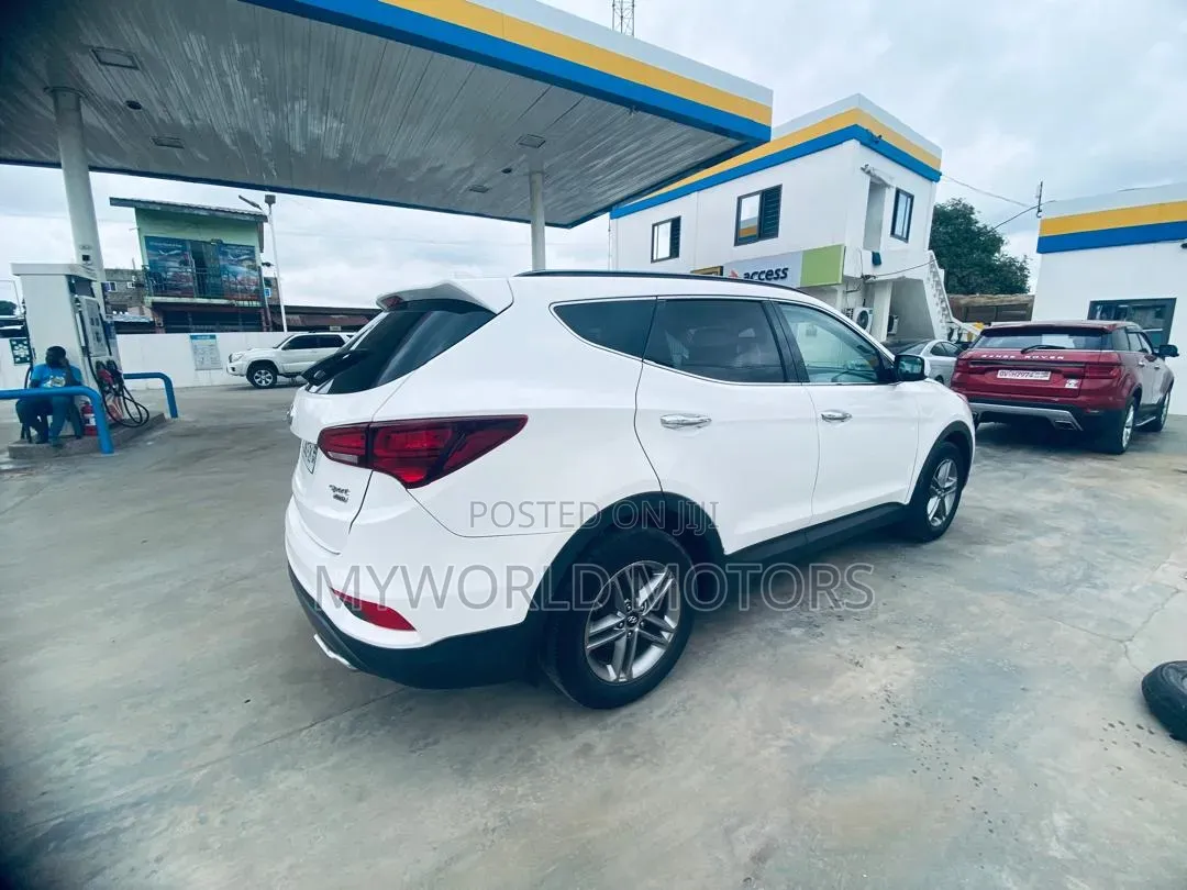 Hyundai Santa Fe 2017 White