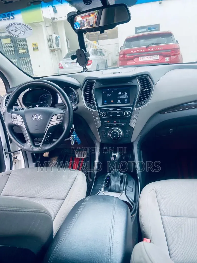 Hyundai Santa Fe 2017 White