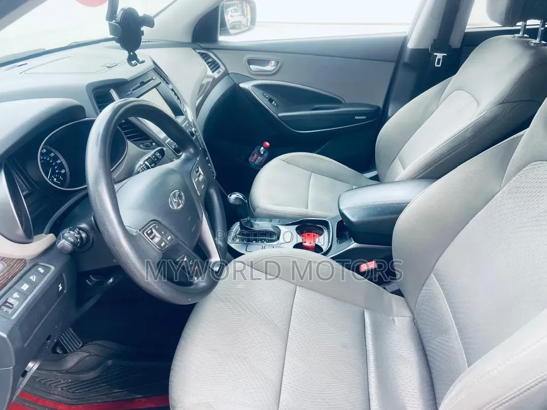 Hyundai Santa Fe 2017 White